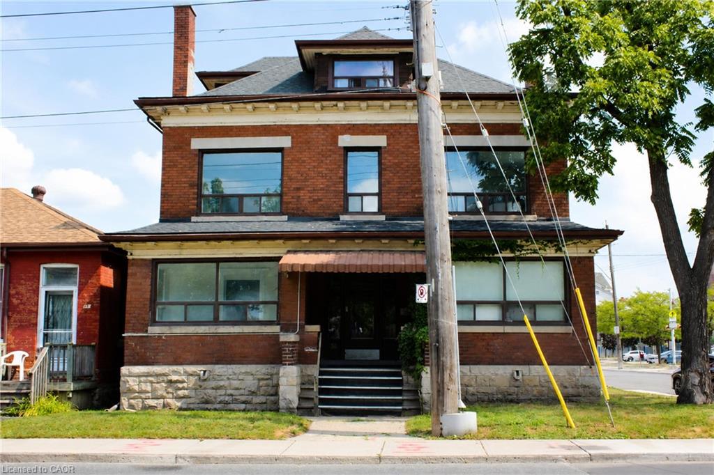 4-56 Wentworth Street N Property Photo 1