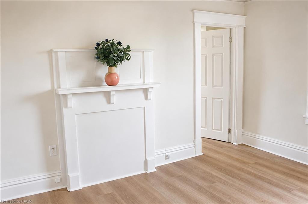 4-56 Wentworth Street N Property Photo 3