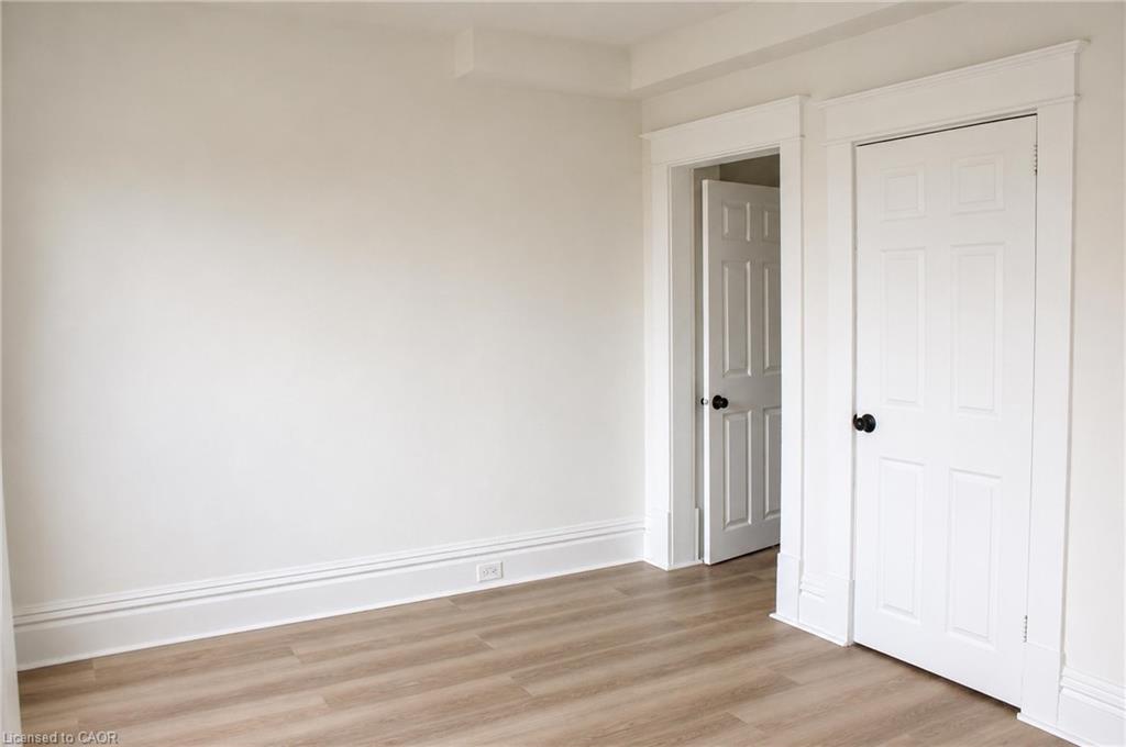 4-56 Wentworth Street N Property Photo 8