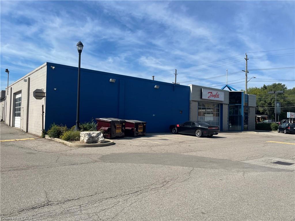 380 Parkdale Avenue N Property Photo 4