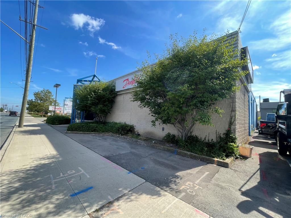 380 Parkdale Avenue N Property Photo 6