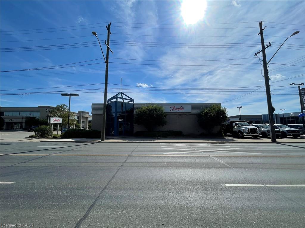380 Parkdale Avenue N Property Photo 8