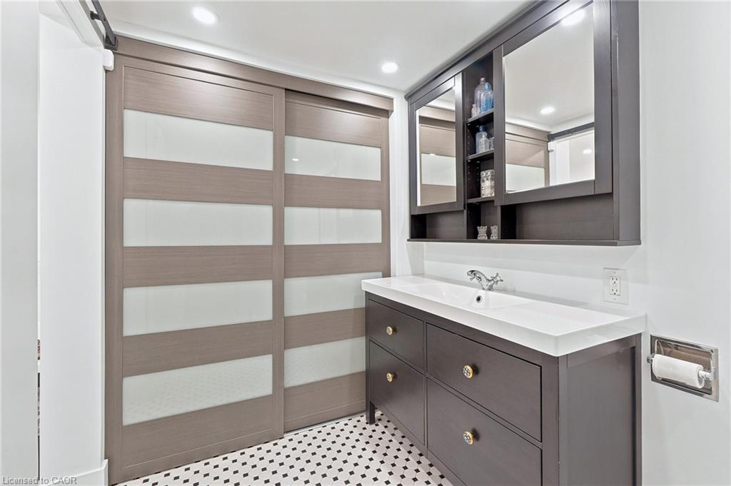 361 Dundas Street E Property Photo 17