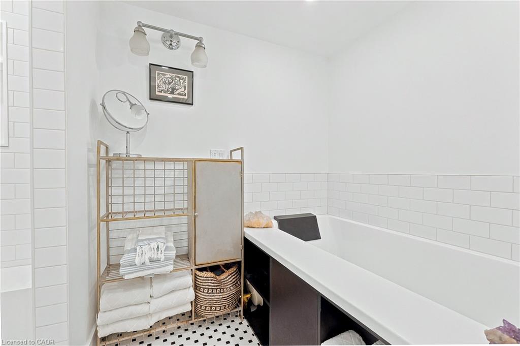 361 Dundas Street E Property Photo 19