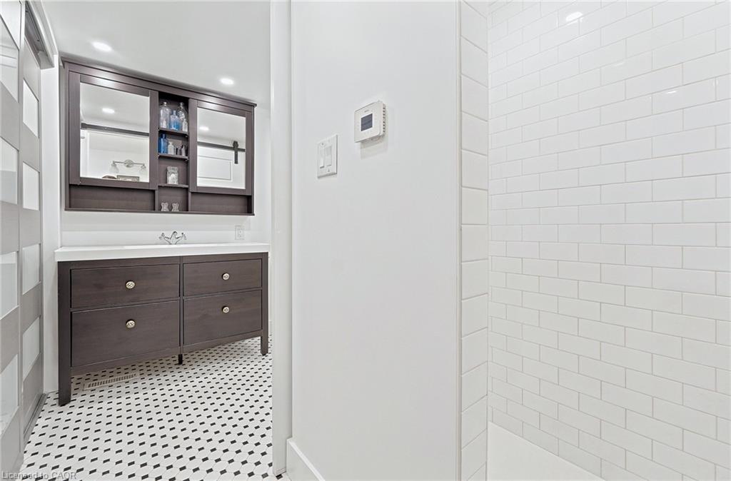 361 Dundas Street E Property Photo 20