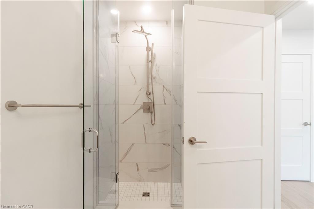 101-15 Wellington Street S Property Photo 23