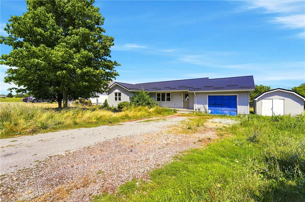 50 Erie Street N Property Photo 2