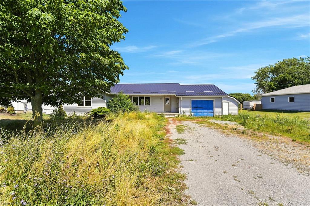 50 Erie Street N Property Photo 3