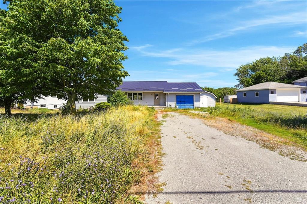 50 Erie Street N Property Photo 4