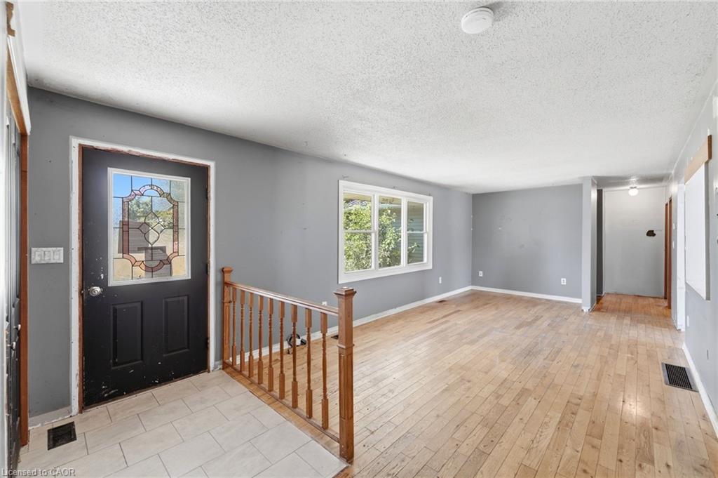 50 Erie Street N Property Photo 5