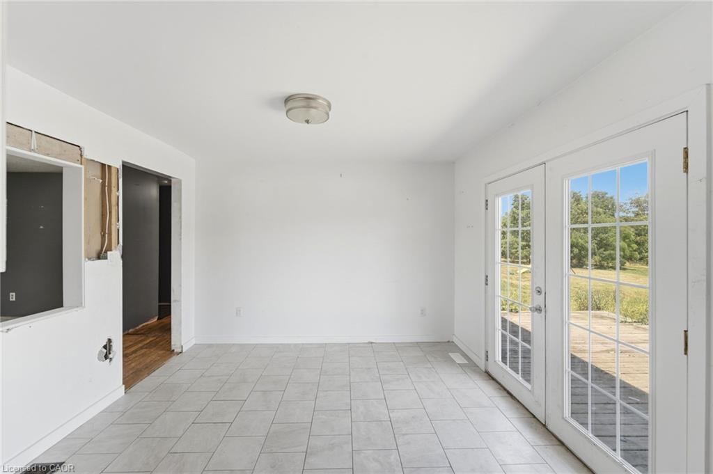 50 Erie Street N Property Photo 7