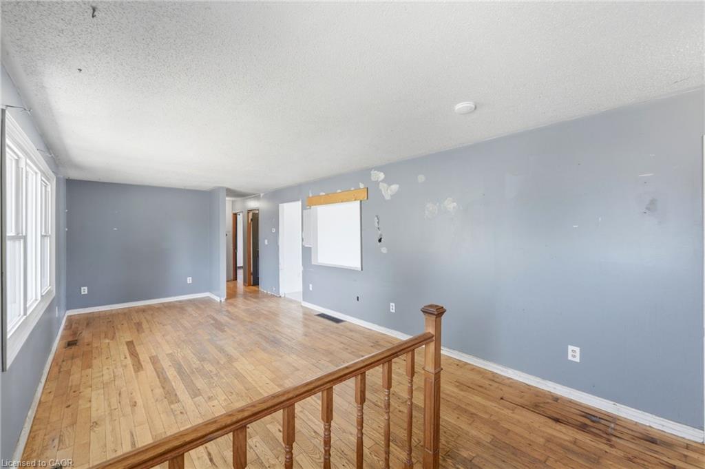 50 Erie Street N Property Photo 9