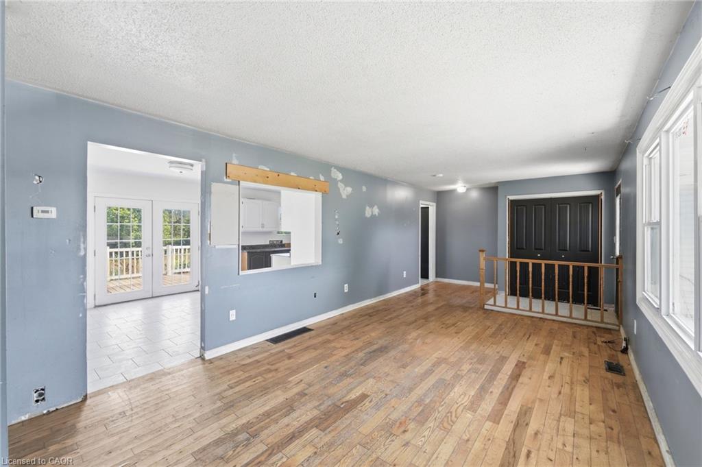 50 Erie Street N Property Photo 11