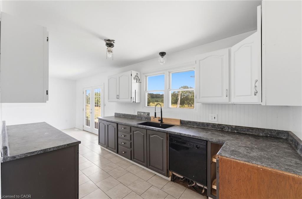50 Erie Street N Property Photo 13