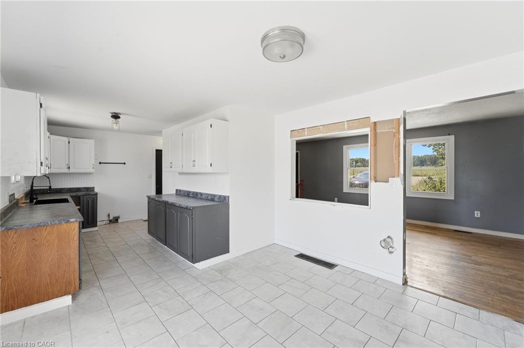 50 Erie Street N Property Photo 14