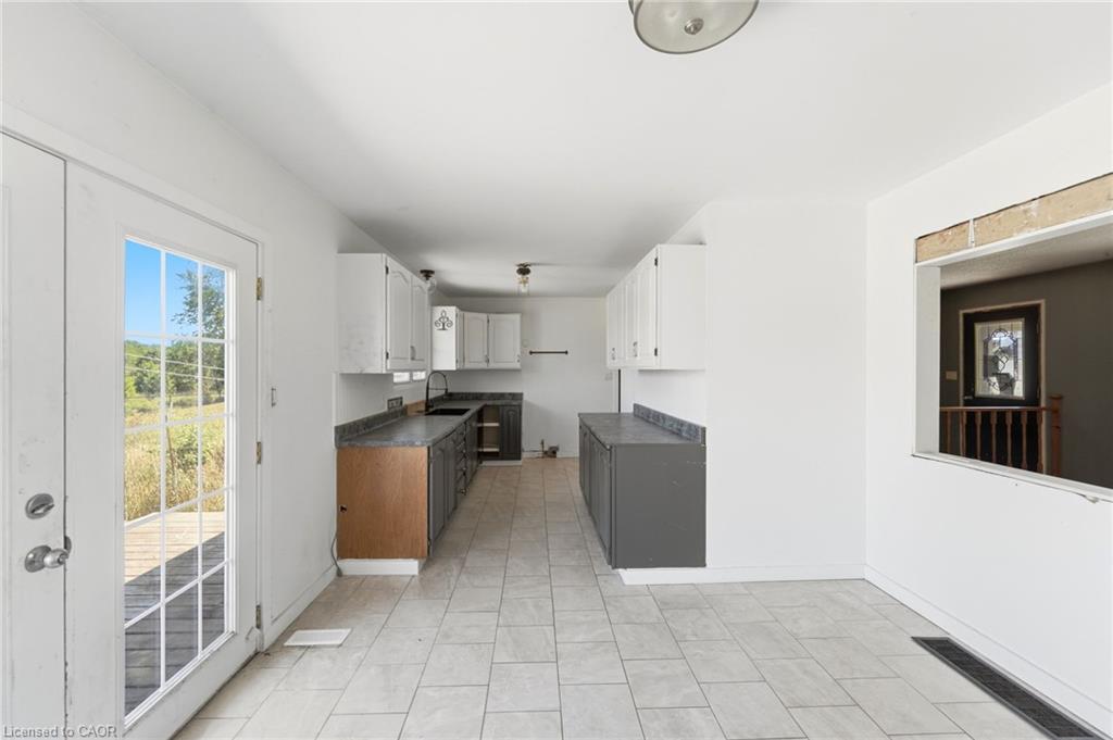 50 Erie Street N Property Photo 15