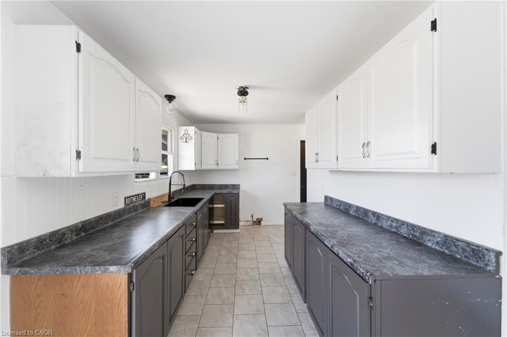 50 Erie Street N Property Photo 16