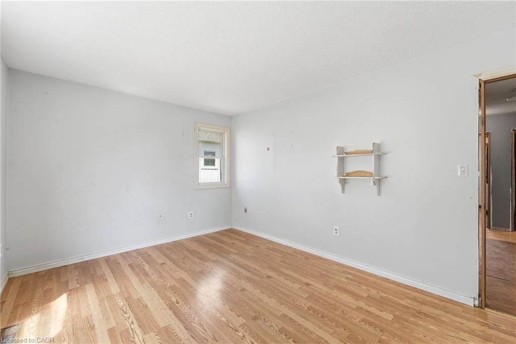 50 Erie Street N Property Photo 23