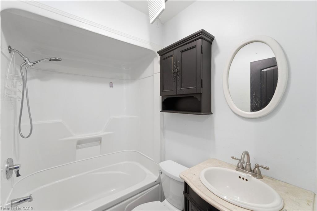 50 Erie Street N Property Photo 27