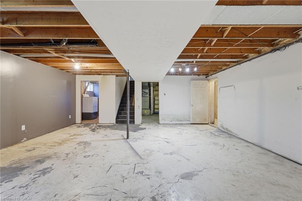 50 Erie Street N Property Photo 32