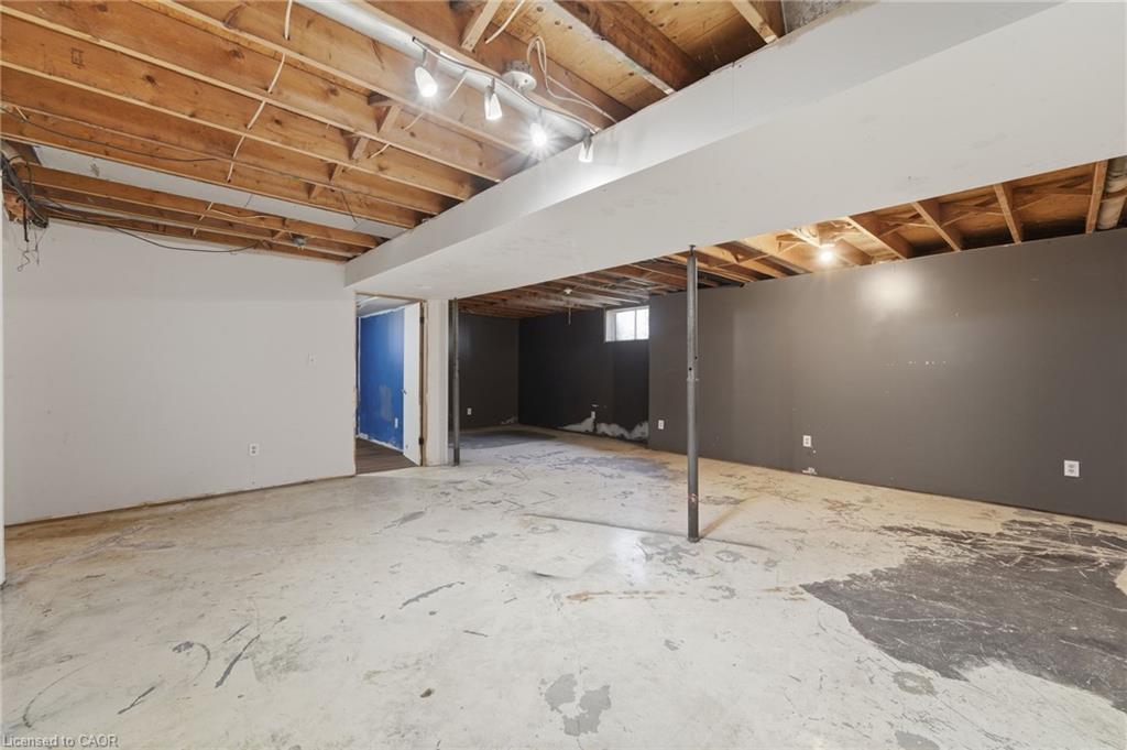 50 Erie Street N Property Photo 34