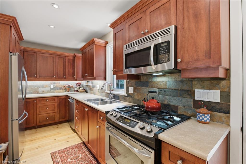 138 Kathleen Street Property Photo 10
