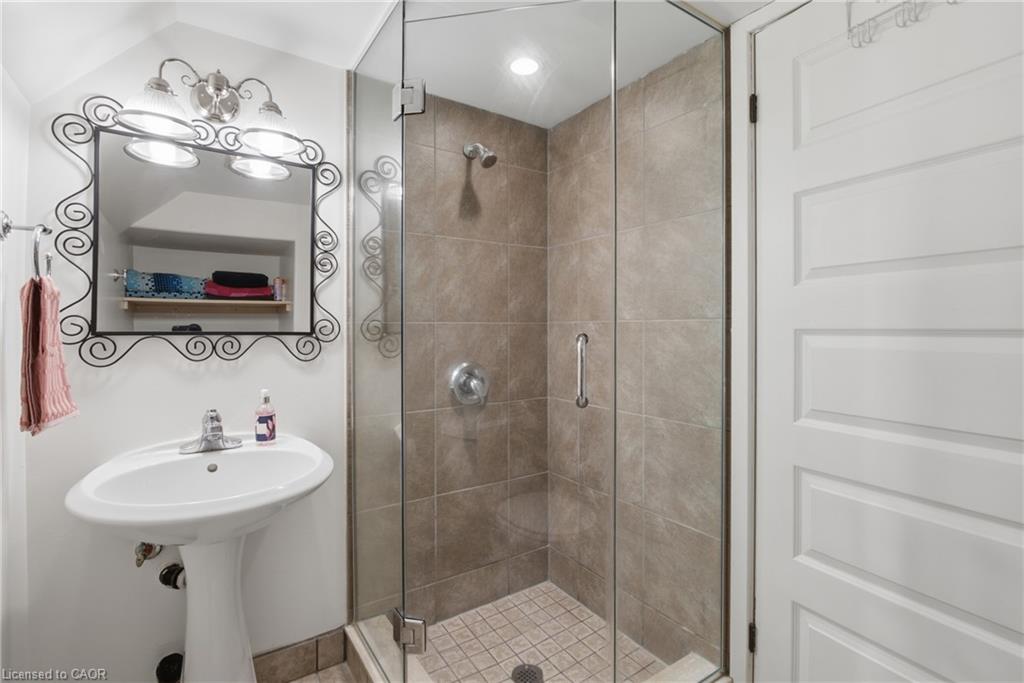138 Kathleen Street Property Photo 31