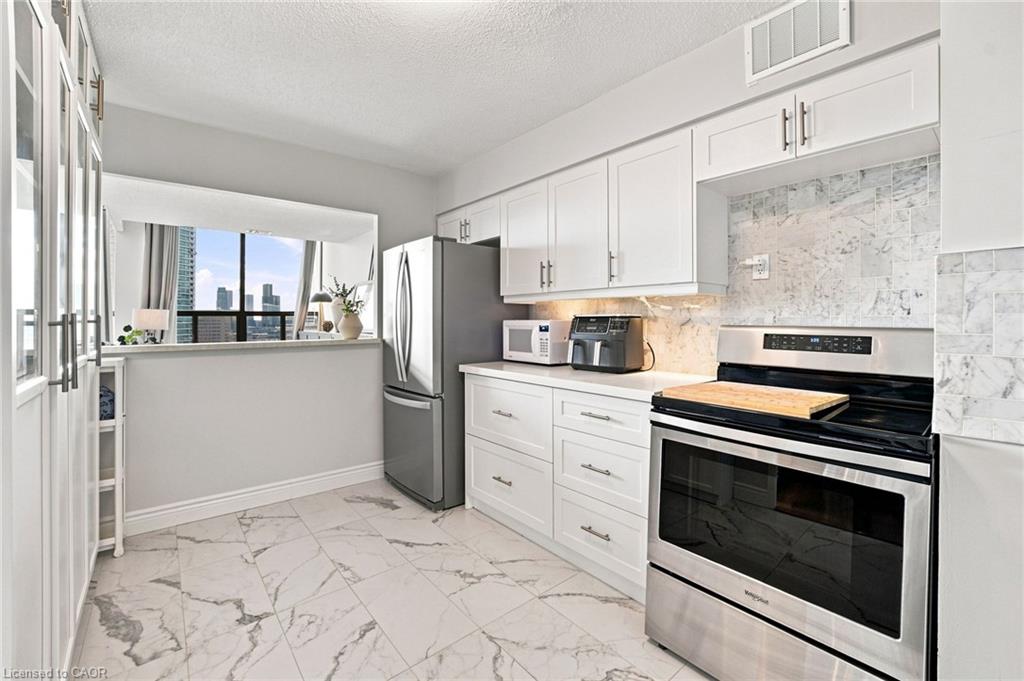 200 Robert Speck Parkway Property Photo 22