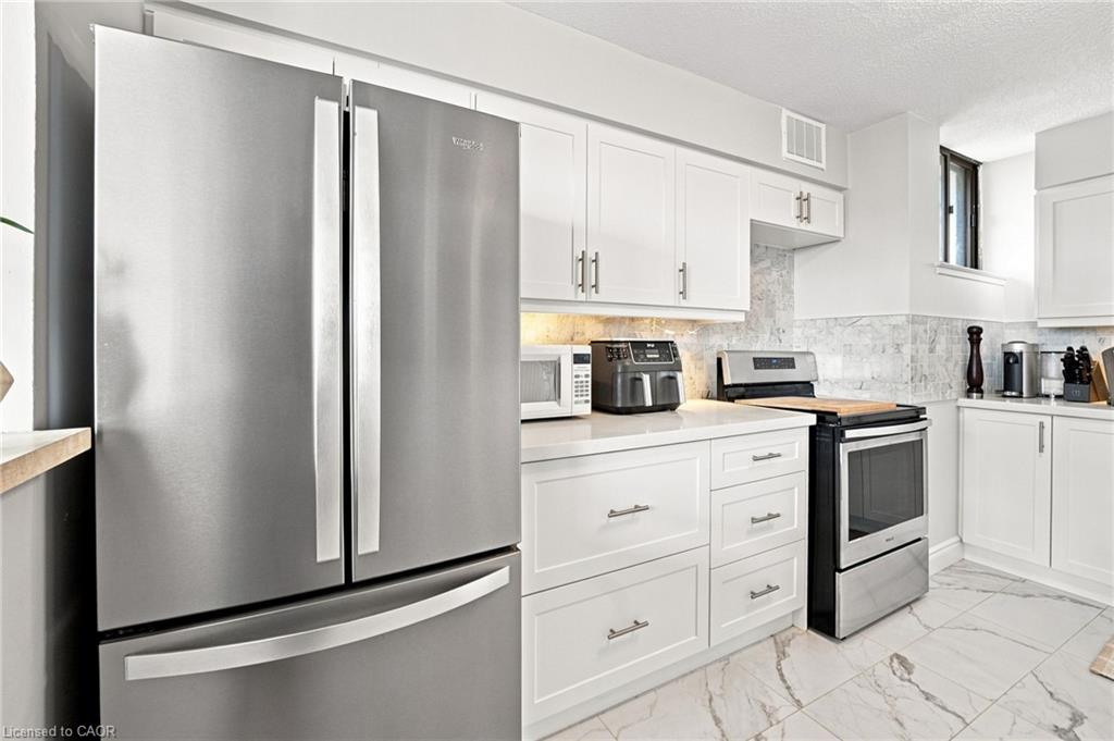 200 Robert Speck Parkway Property Photo 24