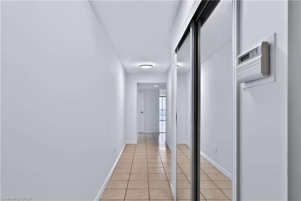 2801-3650 Kaneff Crescent Property Photo 4