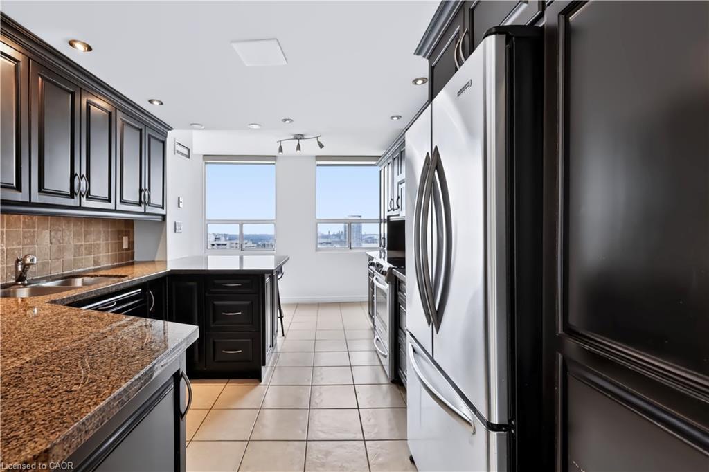2801-3650 Kaneff Crescent Property Photo 6