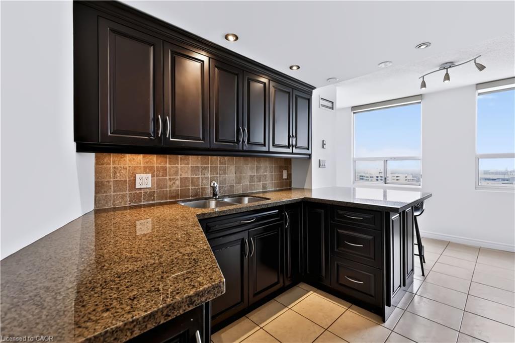2801-3650 Kaneff Crescent Property Photo 7