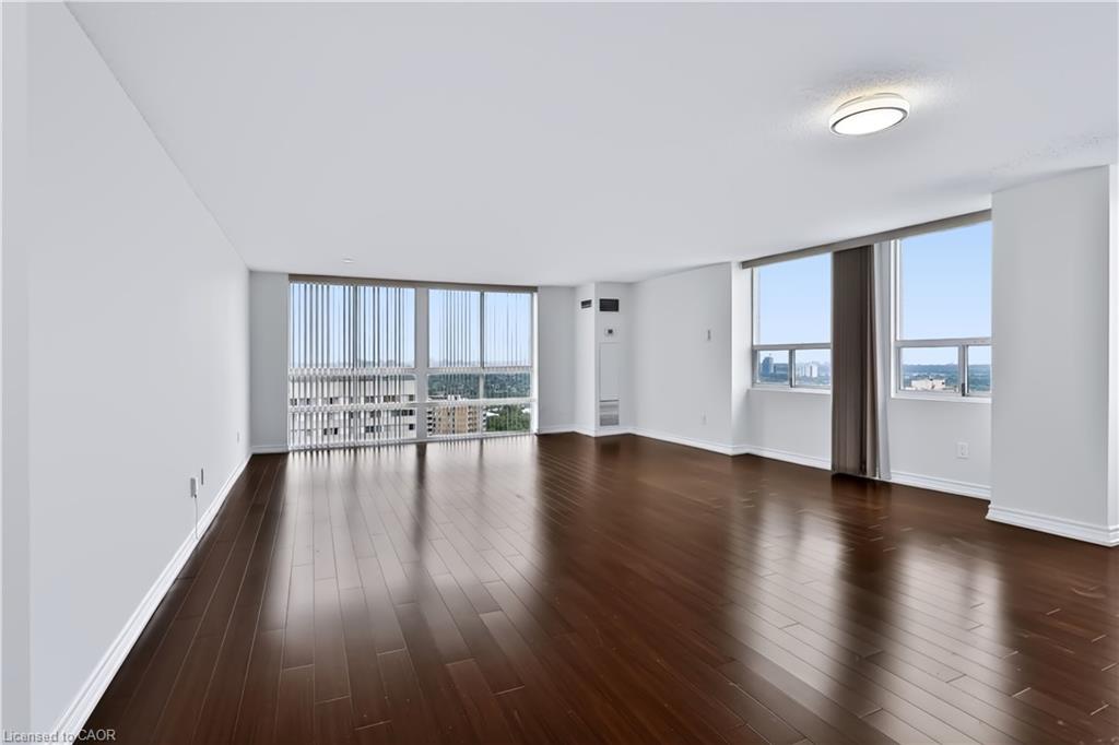 2801-3650 Kaneff Crescent Property Photo 8