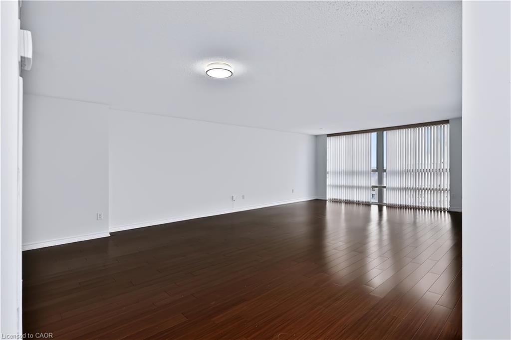 2801-3650 Kaneff Crescent Property Photo 9