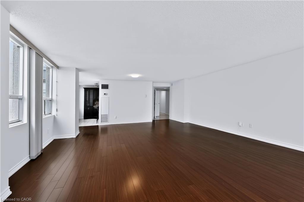 2801-3650 Kaneff Crescent Property Photo 11