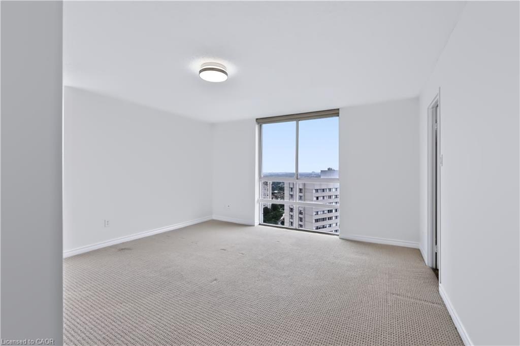 2801-3650 Kaneff Crescent Property Photo 15
