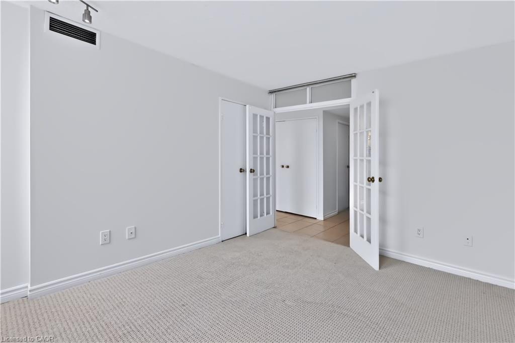 2801-3650 Kaneff Crescent Property Photo 22