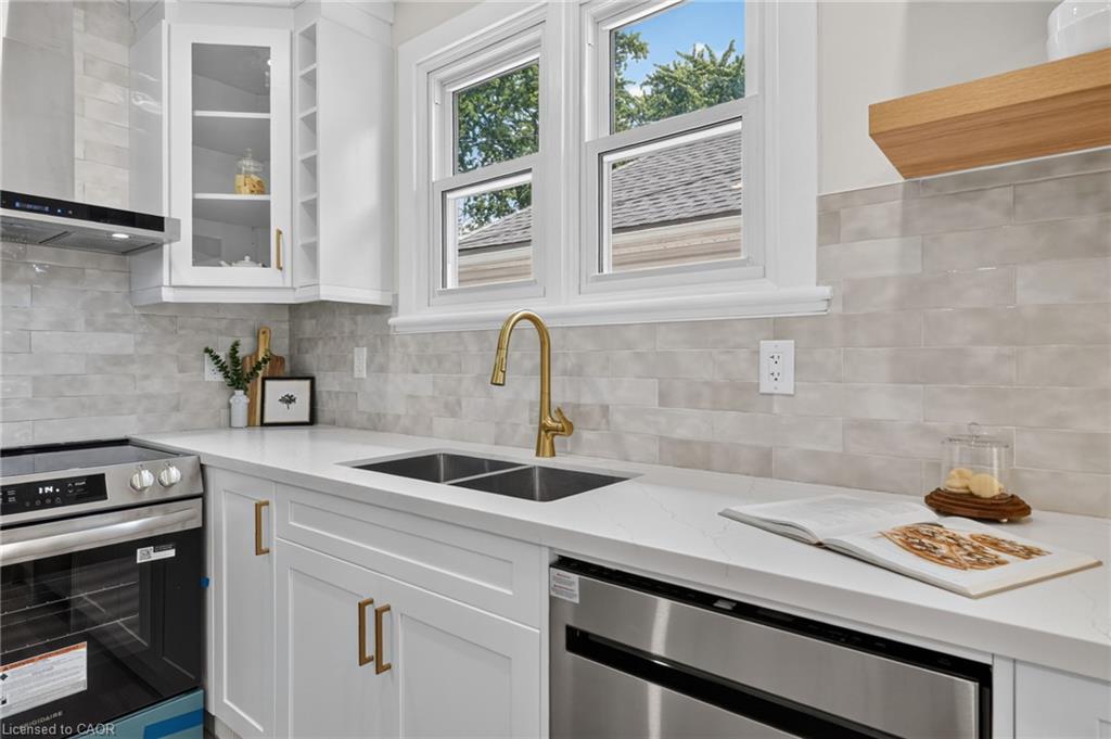 43 Brucedale Avenue E Property Photo 22