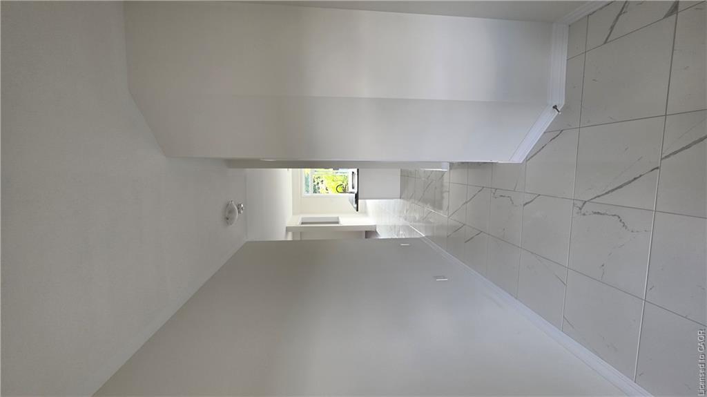 233 Postill Street Property Photo 4