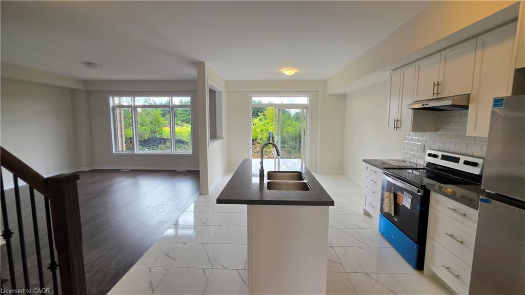 233 Postill Street Property Photo 8