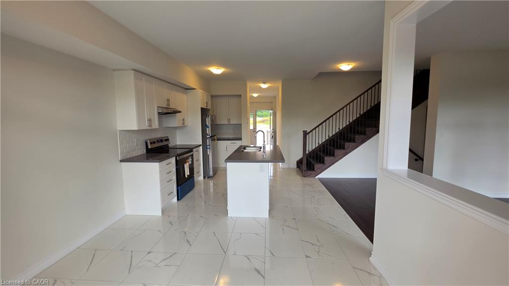 233 Postill Street Property Photo 9