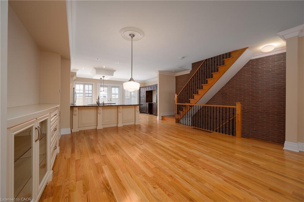 26-2369 Ontario Street Property Photo 6