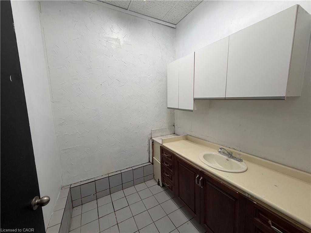 227 King Street E Property Photo 9