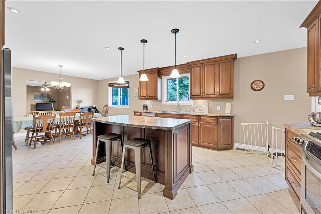 757 4th Line Property Photo 2