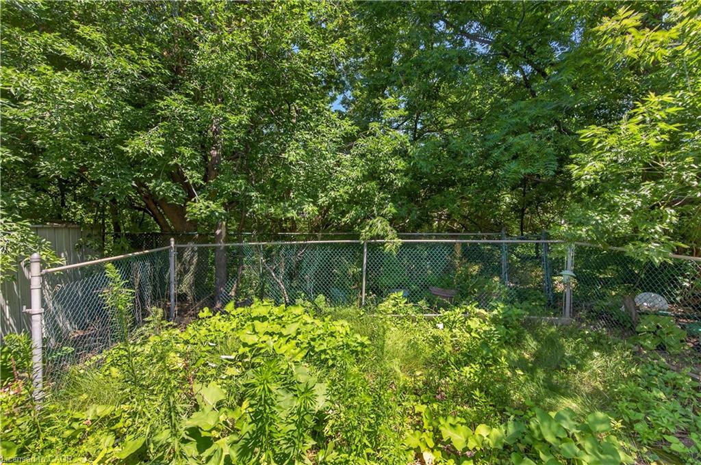 627 Geneva Park Drive Property Photo 9