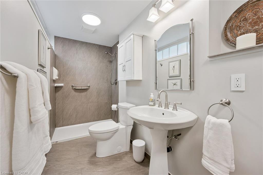 80 London Road W Property Photo 11