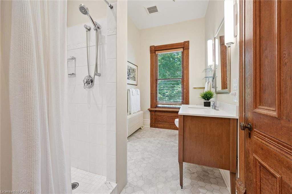 80 London Road W Property Photo 28