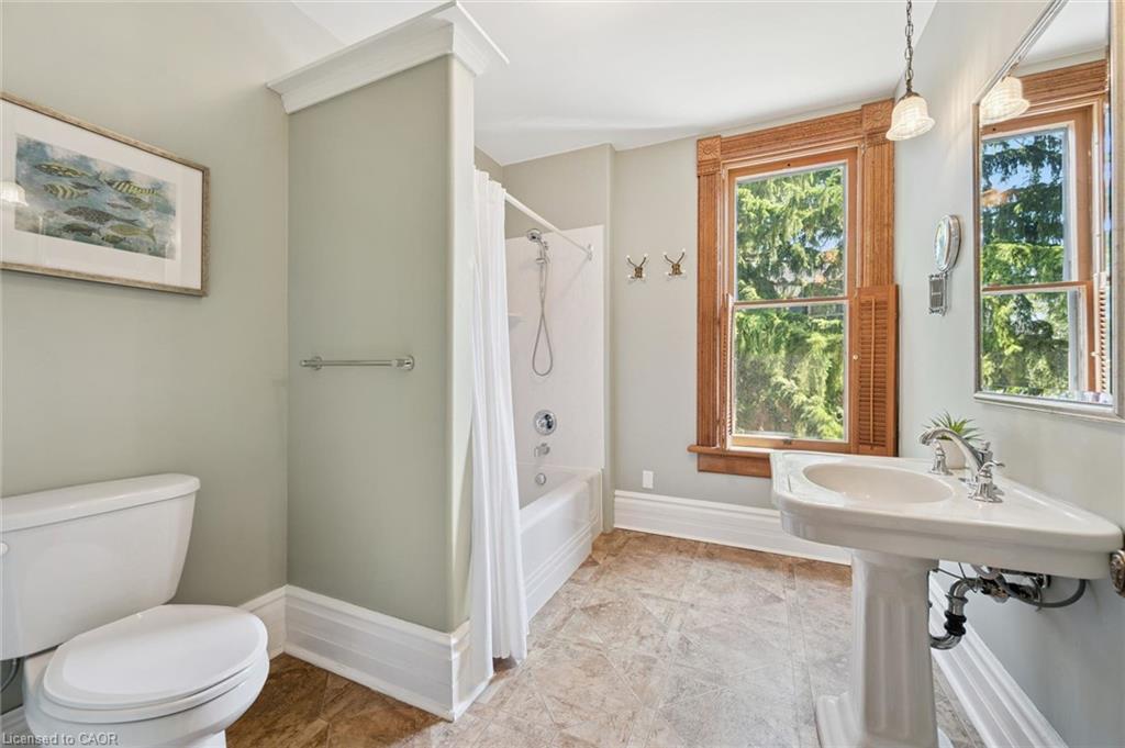 80 London Road W Property Photo 32