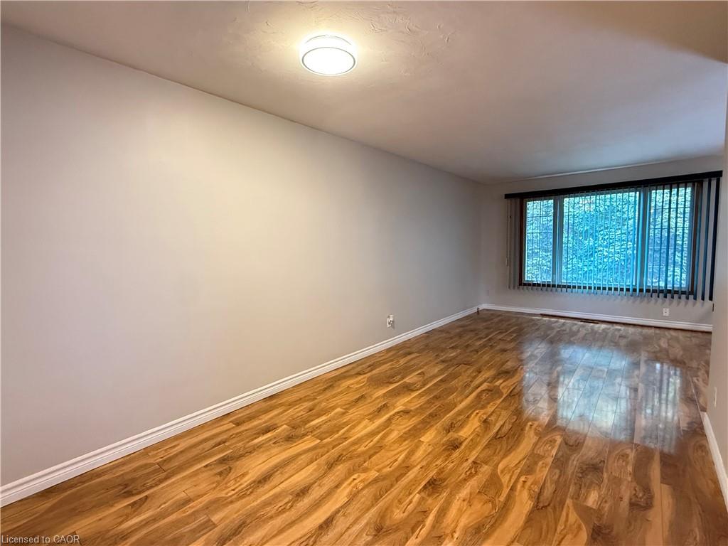 284 Bakersfield Drive Property Photo 5