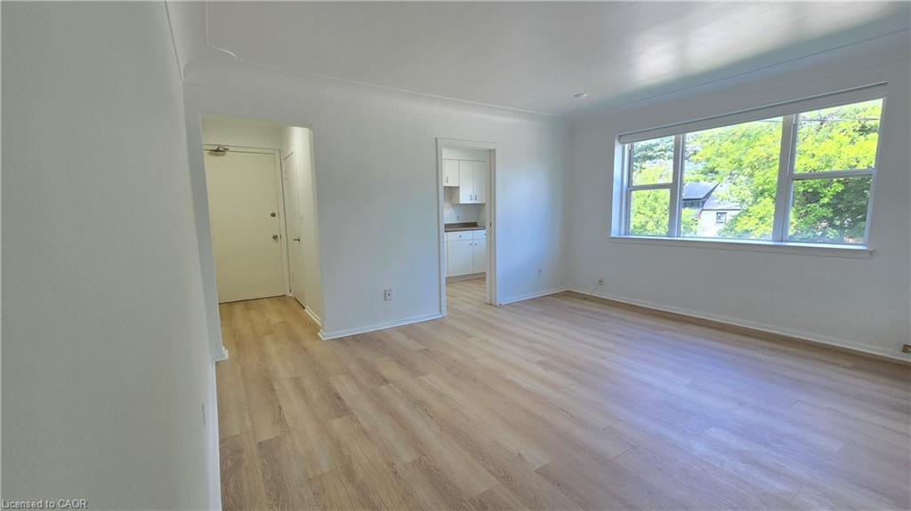 6-849 Brant Street Property Photo 3